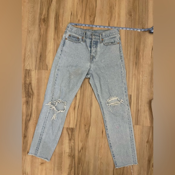 Levi's Denim - Levi’s light wash distressed raw hem jeans